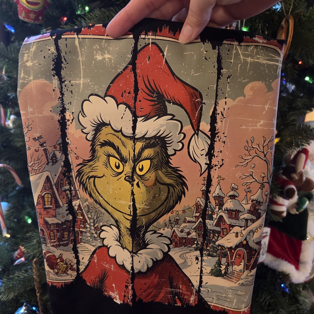 Gildan Grinch Christmas Tee - Black and Red